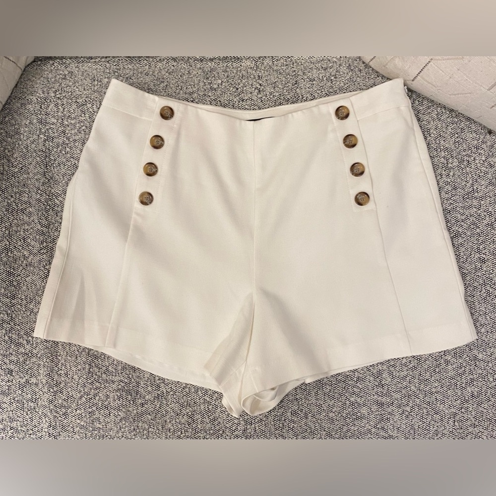 Excellent condition! White Ann Taylor sailor shorts, size 14